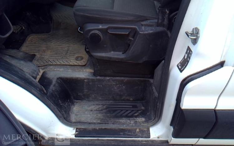 FORD E-TRANSIT FOURGON TREND BUSINESS 136CV BLANC GJ-392-DZ