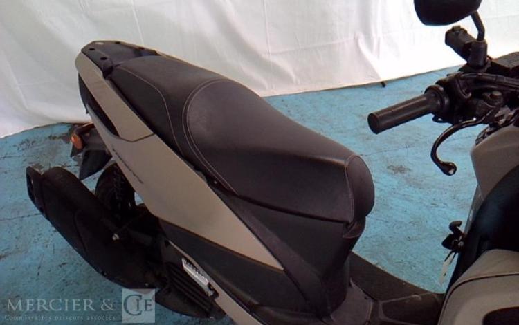 YAMAHA TRICITY 125 GRIS GP-045-BM