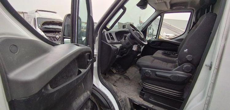 IVECO DAILY 6 FOURGON PHASE 3 35C18 3,0D 16V HI-MATIC 175 CV BOITE AUTO – 56951 KMS BLANC GR-138-PX