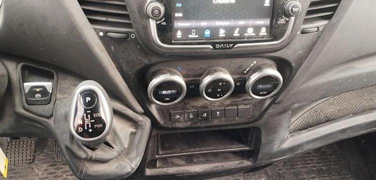 IVECO DAILY 6 FOURGON PHASE 3 35C18 3,0D 16V HI-MATIC 175 CV BOITE AUTO – 56951 KMS BLANC GR-138-PX