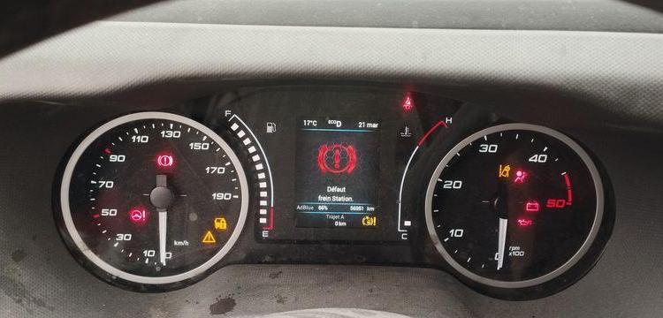 IVECO DAILY 6 FOURGON PHASE 3 35C18 3,0D 16V HI-MATIC 175 CV BOITE AUTO – 56951 KMS BLANC GR-138-PX