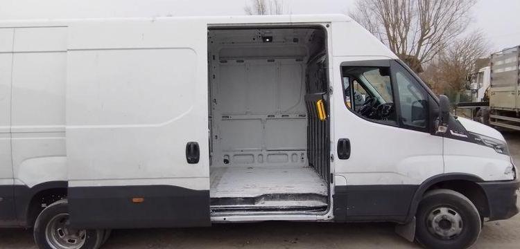 IVECO DAILY 6 FOURGON PHASE 3 35C18 3,0D 16V HI-MATIC 175 CV BOITE AUTO – 56951 KMS BLANC GR-138-PX