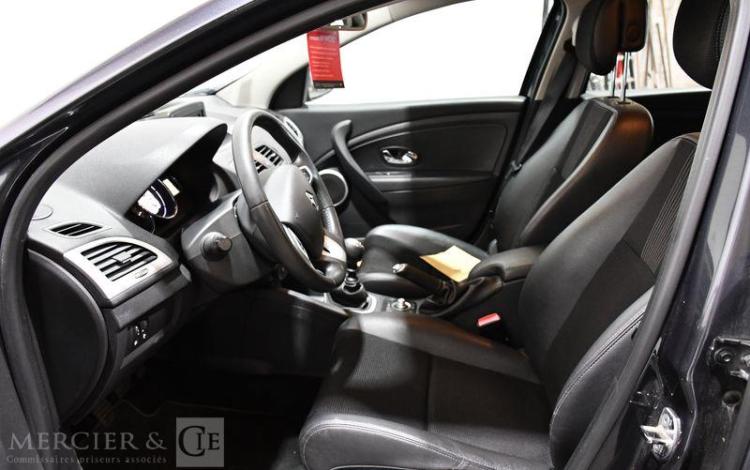 RENAULT MEGANE ESTATE 1.5 DCI 110 CARMINAT TOMTOM
 BLEU GZ-019-VZ