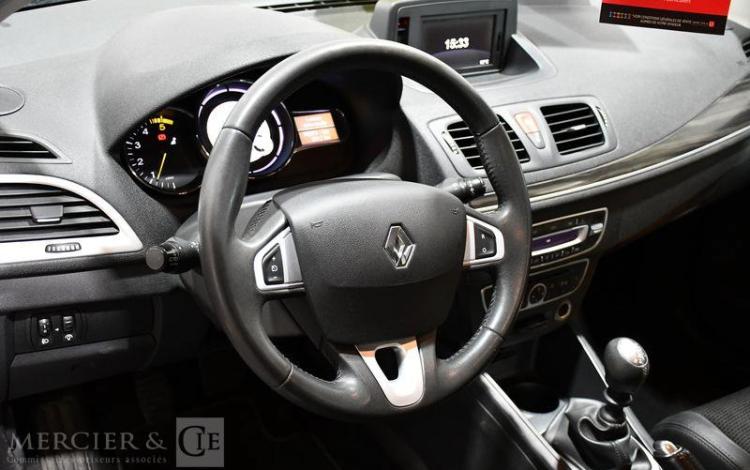 RENAULT MEGANE ESTATE 1.5 DCI 110 CARMINAT TOMTOM
 BLEU GZ-019-VZ