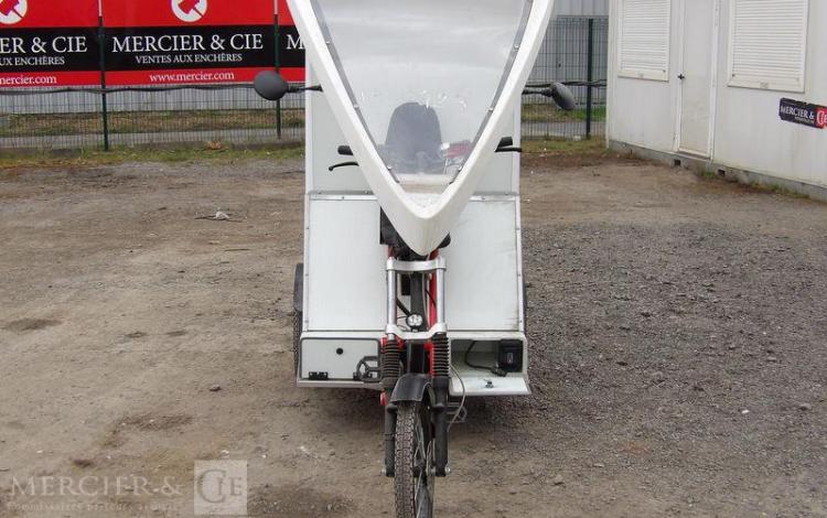 YOKLER YOKLER VELO TRICYCLE CARGO ELECTRIQUE – COFFRE ARRIERE 1M3 AVEC DOUBLE PORTE  TRI0023