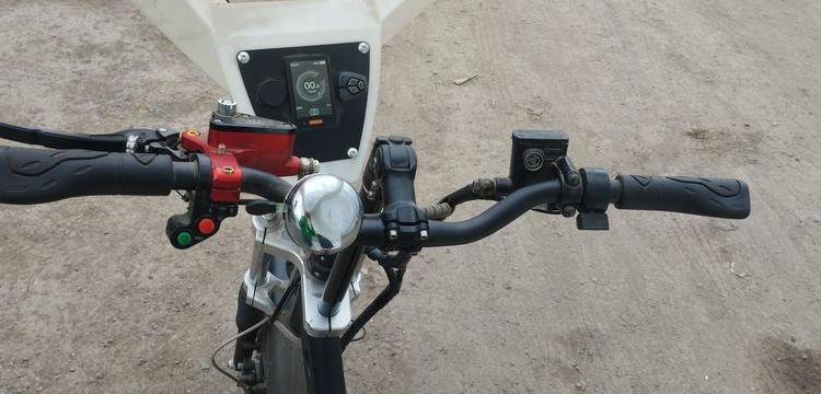 YOKLER YOKLER VELO TRICYCLE CARGO ELECTRIQUE – COFFRE ARRIERE 1M3 AVEC DOUBLE PORTE  TRI0023