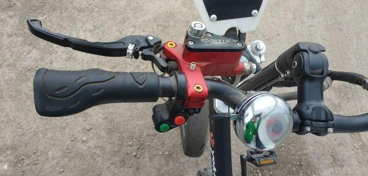 YOKLER YOKLER VELO TRICYCLE CARGO ELECTRIQUE – COFFRE ARRIERE 1M3 AVEC DOUBLE PORTE  TRI0023