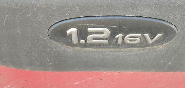 RENAULT KANGOO EXPRESS 1,2 16V 75 CV – ESSENCE – 140201 KMS – ANNEE 2003 BORDEAUX 2352VJ62