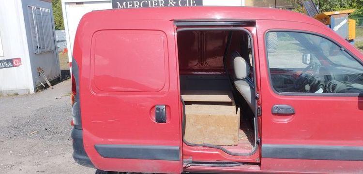 RENAULT KANGOO EXPRESS 1,2 16V 75 CV – ESSENCE – 140201 KMS – ANNEE 2003 BORDEAUX 2352VJ62
