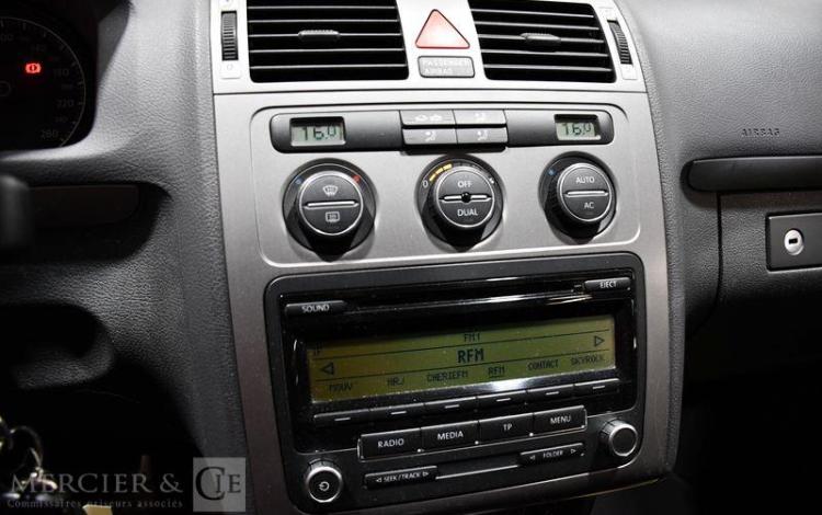 VOLKSWAGEN TOURAN 1,9 TDI 105 CONFORT LINE GRIS 9109YF62