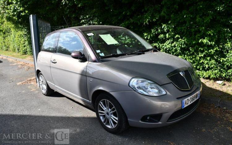 LANCIA YPSILON 1.4 95 PLATINO DFS BVA GRIS AD-088-MK