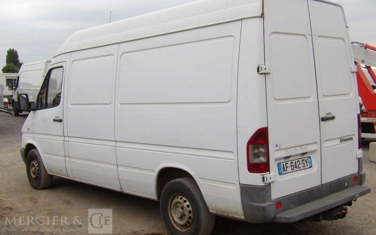 MERCEDES SPRINTER 208 CDI 35 2,2D FOURGON 82CV – DIESEL – 252477 KMS – ANNEE 2005 BLANC AF-642-SY