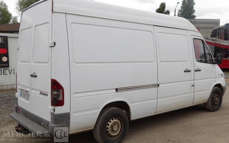 MERCEDES SPRINTER 208 CDI 35 2,2D FOURGON 82CV – DIESEL – 252477 KMS – ANNEE 2005 BLANC AF-642-SY