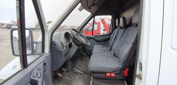 MERCEDES SPRINTER 208 CDI 35 2,2D FOURGON 82CV – DIESEL – 252477 KMS – ANNEE 2005 BLANC AF-642-SY