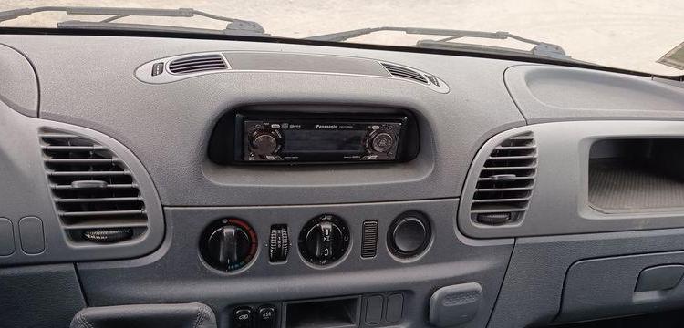 MERCEDES SPRINTER 208 CDI 35 2,2D FOURGON 82CV – DIESEL – 252477 KMS – ANNEE 2005 BLANC AF-642-SY