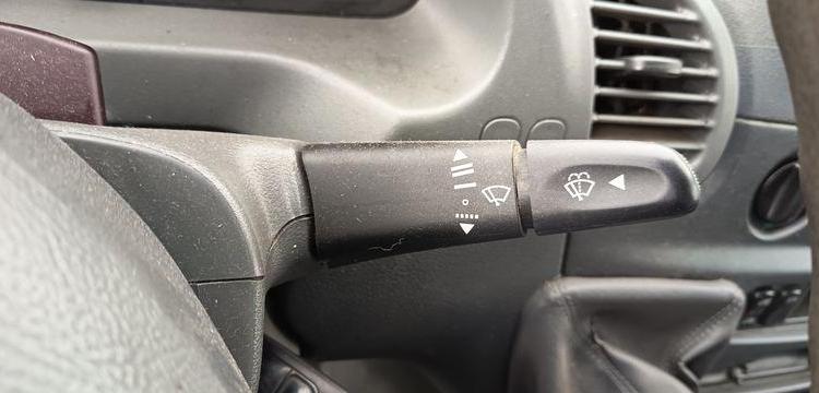 MERCEDES SPRINTER 208 CDI 35 2,2D FOURGON 82CV – DIESEL – 252477 KMS – ANNEE 2005 BLANC AF-642-SY