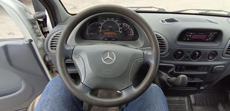 MERCEDES SPRINTER 208 CDI 35 2,2D FOURGON 82CV – DIESEL – 252477 KMS – ANNEE 2005 BLANC AF-642-SY