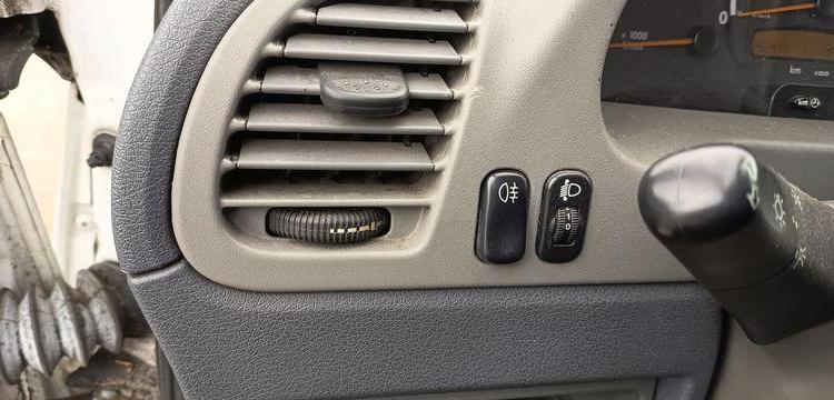 MERCEDES SPRINTER 208 CDI 35 2,2D FOURGON 82CV – DIESEL – 252477 KMS – ANNEE 2005 BLANC AF-642-SY
