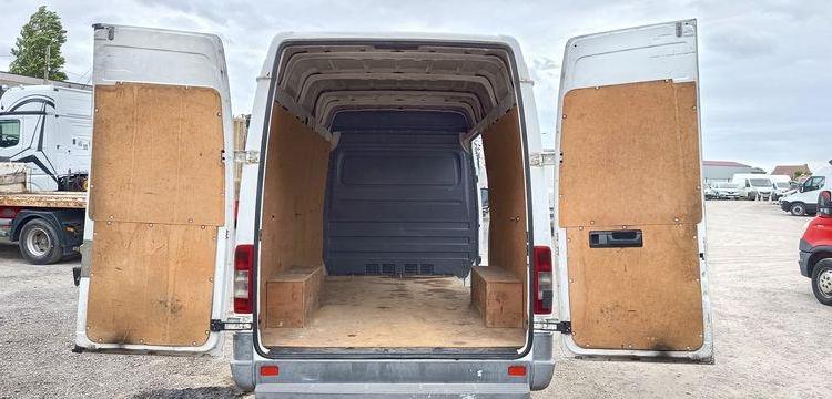 MERCEDES SPRINTER 208 CDI 35 2,2D FOURGON 82CV – DIESEL – 252477 KMS – ANNEE 2005 BLANC AF-642-SY