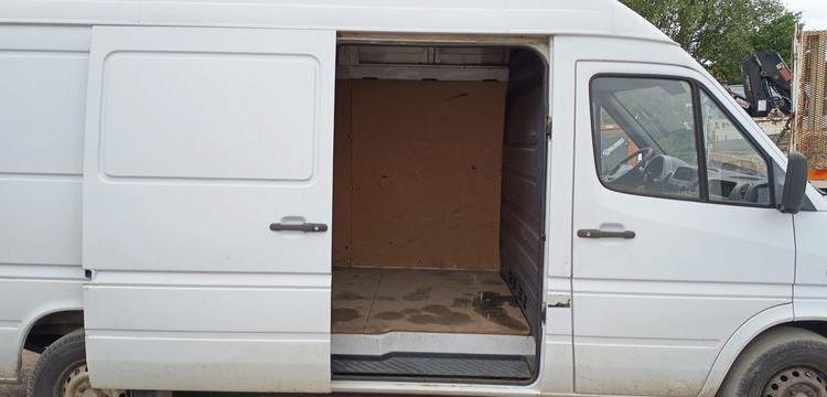 MERCEDES SPRINTER 208 CDI 35 2,2D FOURGON 82CV – DIESEL – 252477 KMS – ANNEE 2005 BLANC AF-642-SY