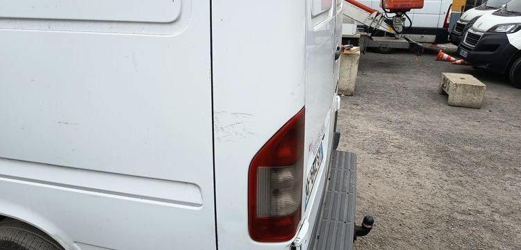 MERCEDES SPRINTER 208 CDI 35 2,2D FOURGON 82CV – DIESEL – 252477 KMS – ANNEE 2005 BLANC AF-642-SY