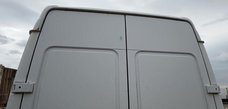 MERCEDES SPRINTER 208 CDI 35 2,2D FOURGON 82CV – DIESEL – 252477 KMS – ANNEE 2005 BLANC AF-642-SY