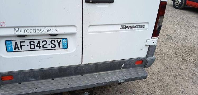 MERCEDES SPRINTER 208 CDI 35 2,2D FOURGON 82CV – DIESEL – 252477 KMS – ANNEE 2005 BLANC AF-642-SY