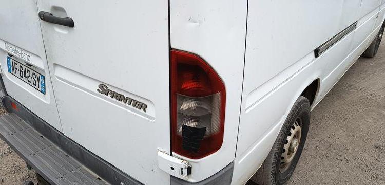 MERCEDES SPRINTER 208 CDI 35 2,2D FOURGON 82CV – DIESEL – 252477 KMS – ANNEE 2005 BLANC AF-642-SY