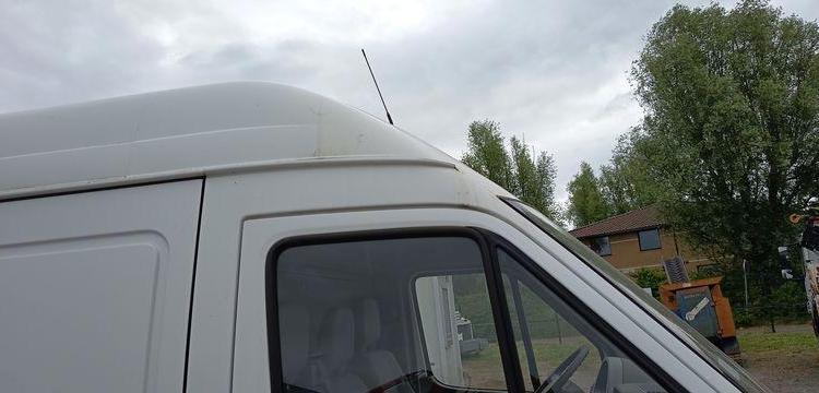 MERCEDES SPRINTER 208 CDI 35 2,2D FOURGON 82CV – DIESEL – 252477 KMS – ANNEE 2005 BLANC AF-642-SY