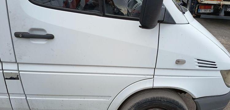 MERCEDES SPRINTER 208 CDI 35 2,2D FOURGON 82CV – DIESEL – 252477 KMS – ANNEE 2005 BLANC AF-642-SY