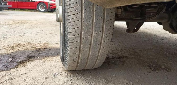 MERCEDES SPRINTER 208 CDI 35 2,2D FOURGON 82CV – DIESEL – 252477 KMS – ANNEE 2005 BLANC AF-642-SY