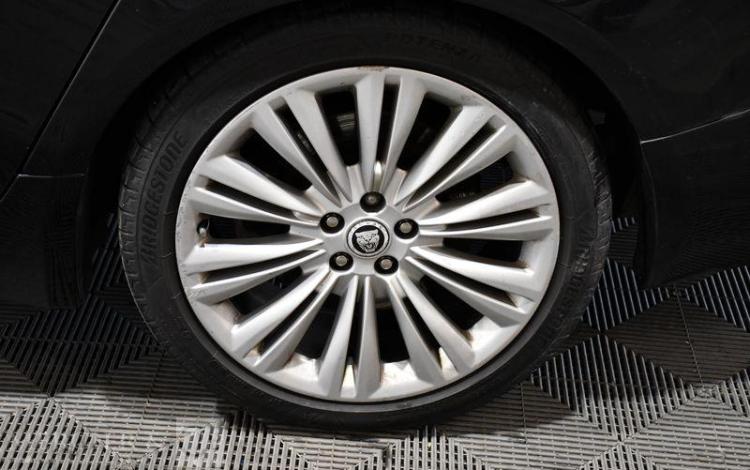 JAGUAR XF 3,0 D 240CH LUXURY PREMIUM BVA NOIR BD-789-XE