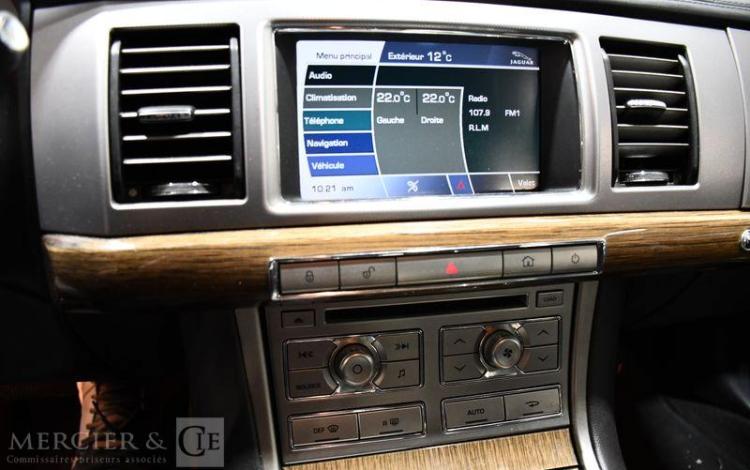 JAGUAR XF 3,0 D 240CH LUXURY PREMIUM BVA NOIR BD-789-XE