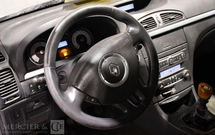 RENAULT LAGUNA 1,9 DCI120 DYNAMIQUE GRIS BH-122-HA