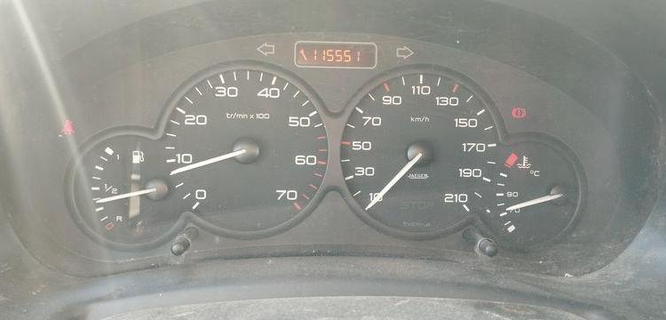 PEUGEOT PARTNER UTILITAIRE 1.6 HDI FOURGON 75 CV – DIESEL – 115551 KMS – ANNEE 2006 BORDEAUX BH-578-MR