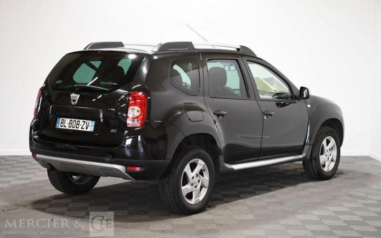 DACIA DUSTER NOIR BL-808-ZV