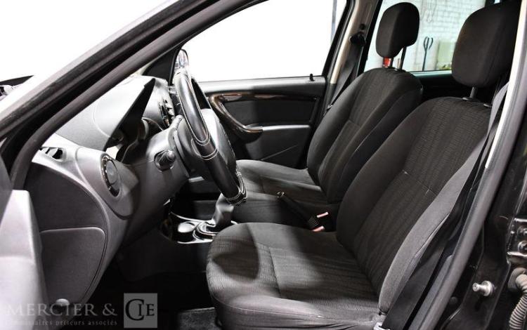 DACIA DUSTER NOIR BL-808-ZV
