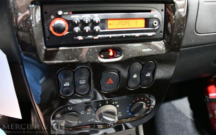 DACIA DUSTER 1.5 DCI 90 LAUREATE 4×2 NOIR BL-808-ZV