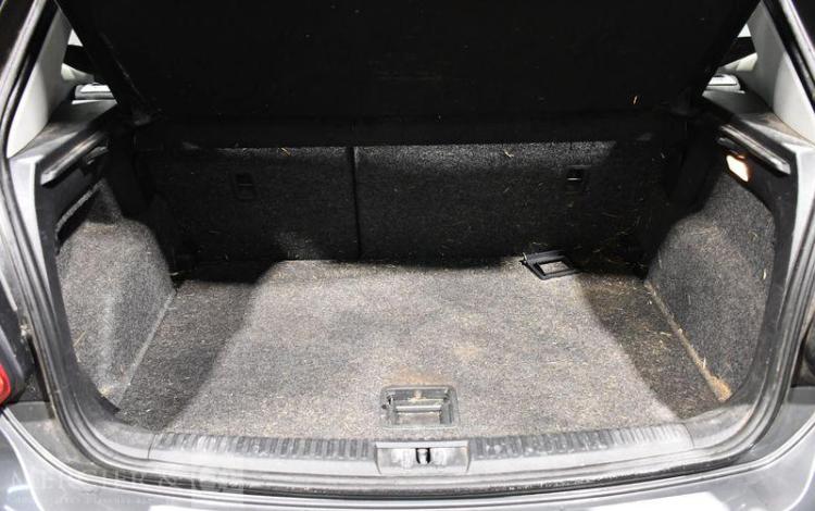 VOLKSWAGEN POLO 1,6 TDI CONFRTLINE 90CV GRIS BQ-720-KA