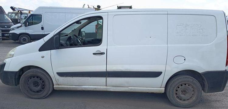 FIAT SCUDO 2 VUL 2,0 MJTD 16V FOURGON COURT 120 CV – DIESEL – 232518 KMS – ANNEE 2011 BLANC BS-104-MK