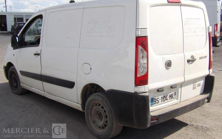 FIAT SCUDO 2 VUL 2,0 MJTD 16V FOURGON COURT 120 CV – DIESEL – 232518 KMS – ANNEE 2011 BLANC BS-104-MK
