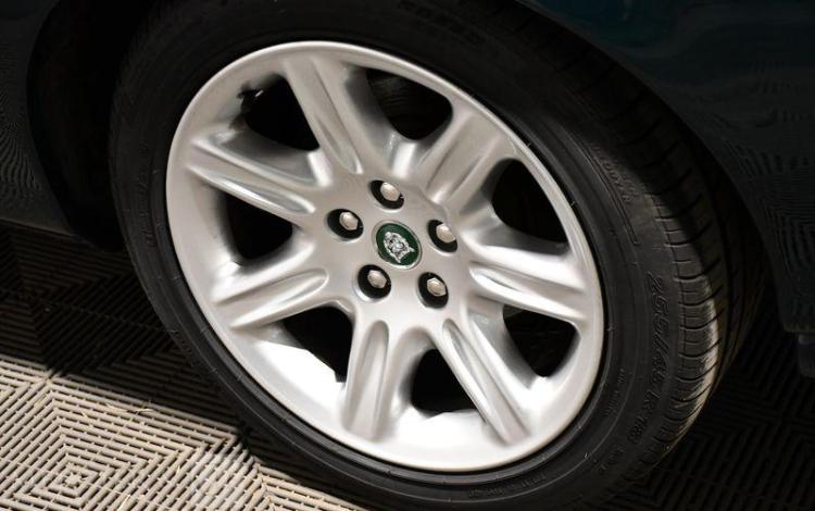 JAGUAR XK8 COUPE 4,0 VERT BT-614-ES