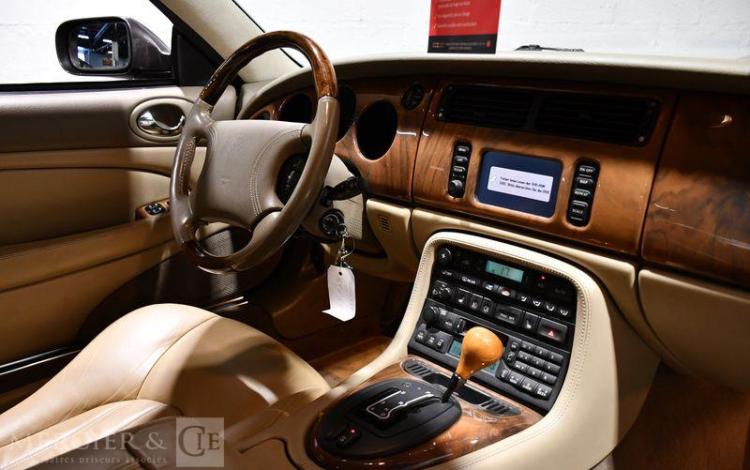 JAGUAR XK8 COUPE 4,0 VERT BT-614-ES