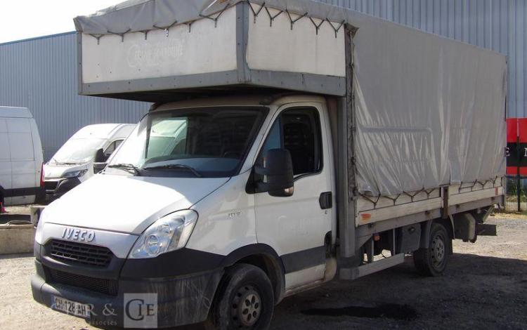 IVECO DAILY V 35S13 2,3LD DPF BVM6 126 CV BACHE AVEC HAYON ANTEO – DIESEL – 304442 KMS BLANC CH-128-AH