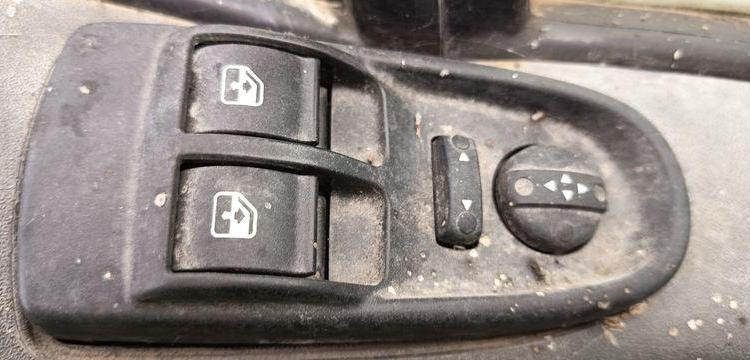 IVECO 35C13 2,3LD DPF 126CV BENNE AVEC COFFRE ACIER DIESEL -167915 KMS – ANNEE 2012 BLANC CM-290-SR