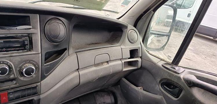 IVECO 35C13 2,3LD DPF 126CV BENNE AVEC COFFRE ACIER DIESEL -167915 KMS – ANNEE 2012 BLANC CM-290-SR