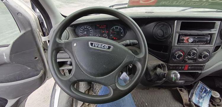 IVECO 35C13 2,3LD DPF 126CV BENNE AVEC COFFRE ACIER DIESEL -167915 KMS – ANNEE 2012 BLANC CM-290-SR