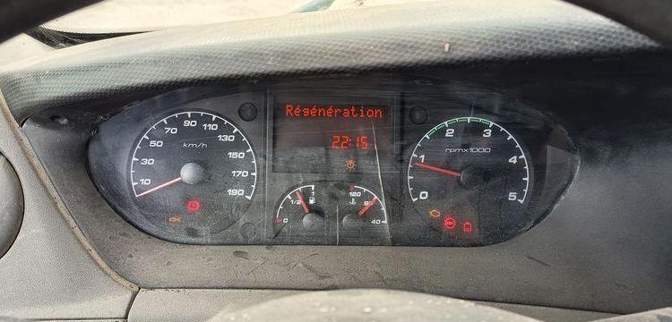IVECO 35C13 2,3LD DPF 126CV BENNE AVEC COFFRE ACIER DIESEL -167915 KMS – ANNEE 2012 BLANC CM-290-SR