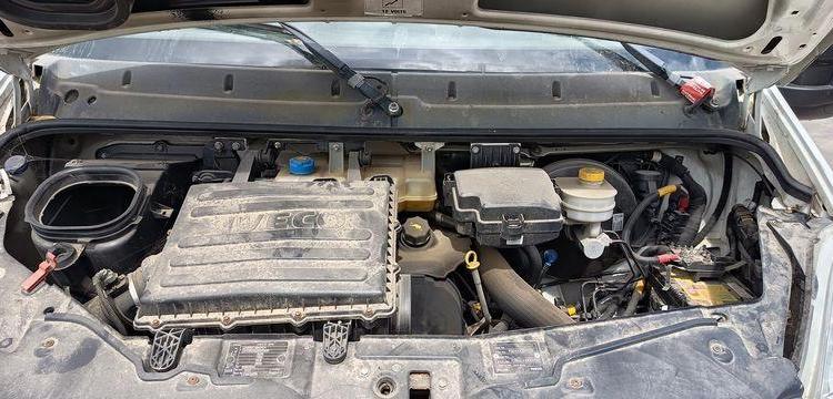 IVECO 35C13 2,3LD DPF 126CV BENNE AVEC COFFRE ACIER DIESEL -167915 KMS – ANNEE 2012 BLANC CM-290-SR