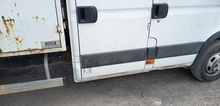 IVECO 35C13 2,3LD DPF 126CV BENNE AVEC COFFRE ACIER DIESEL -167915 KMS – ANNEE 2012 BLANC CM-290-SR